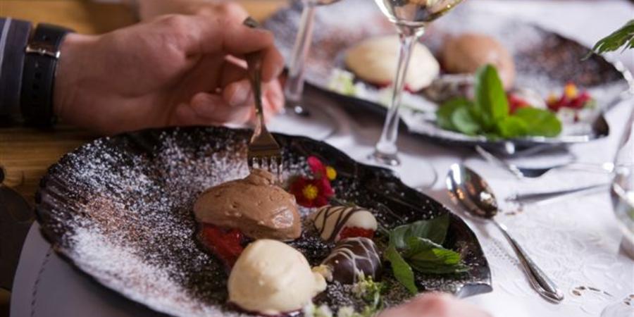 Abendessen in der gemuetlichen Stube